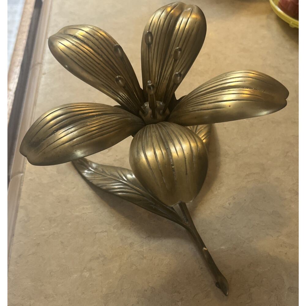Vintage Hollywood Regency MCM Brass Flower Ashtray w. Removable Petal Trays
